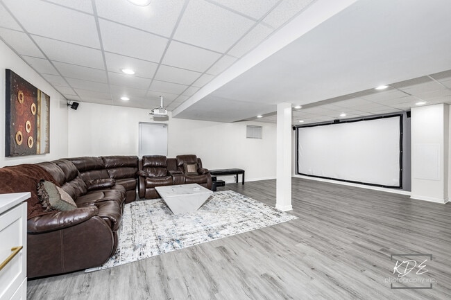 Building Photo - 3730 Baybrook Dr