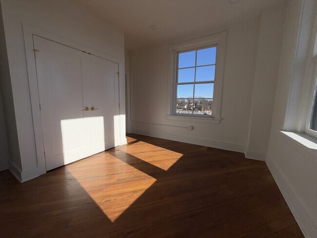 Building Photo - 901 Fifth Street - 301