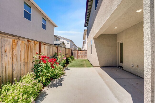 Building Photo - Modern 4BR Sacramento Home with Exclusive Clubhouse!