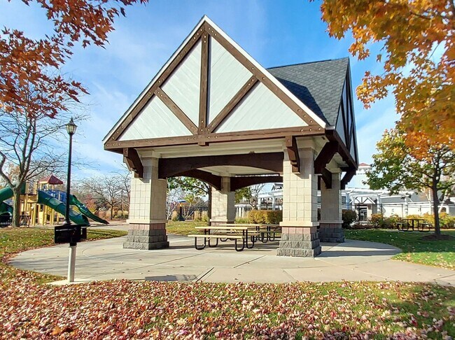 Building Photo - Great 3 Bedroom Townhome in Dancing Waters of Woodbury