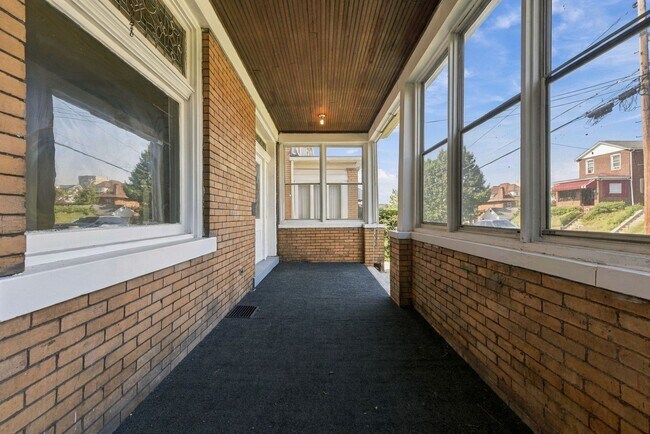 Building Photo - 120 E 20th Ave