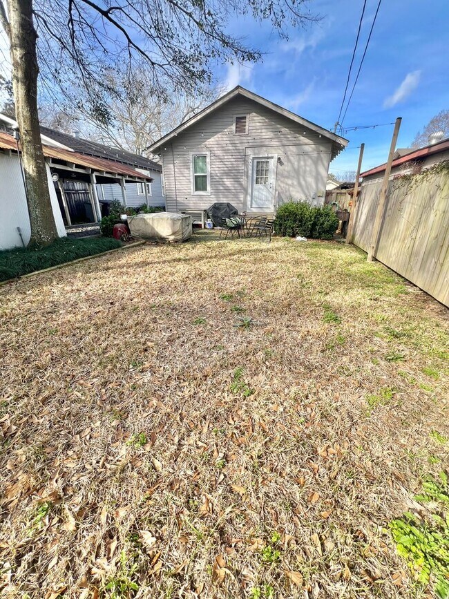 Building Photo - Charming Home In the Garden District- Ideal Location