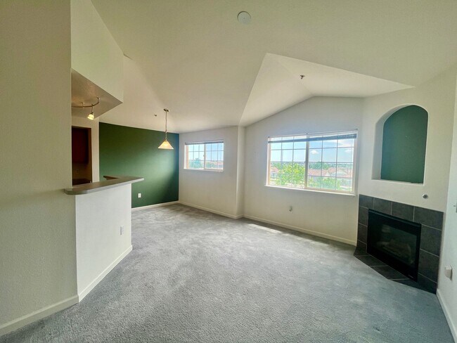 Building Photo - ** Move in Special** Cozy 1 bed 1 bath in ...