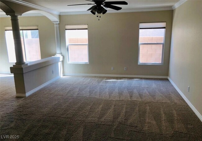 Building Photo - 10957 Royal Highlands St