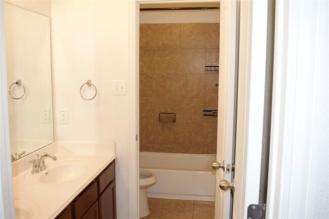 Building Photo - 1001 Emory Fields Cove