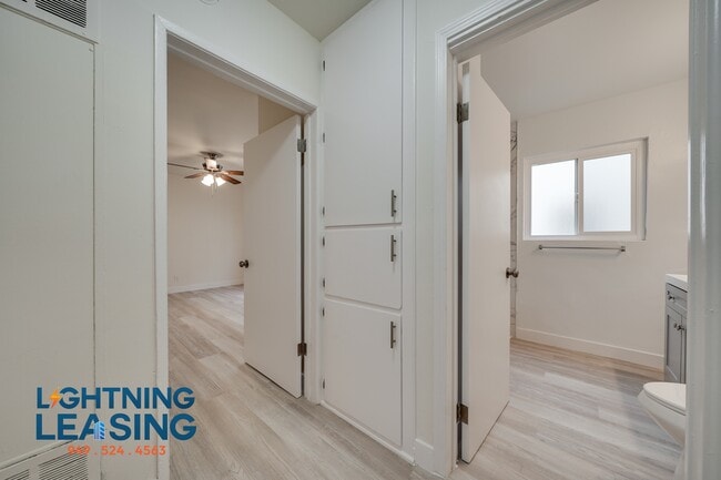 Building Photo - 921 Normandie Ave