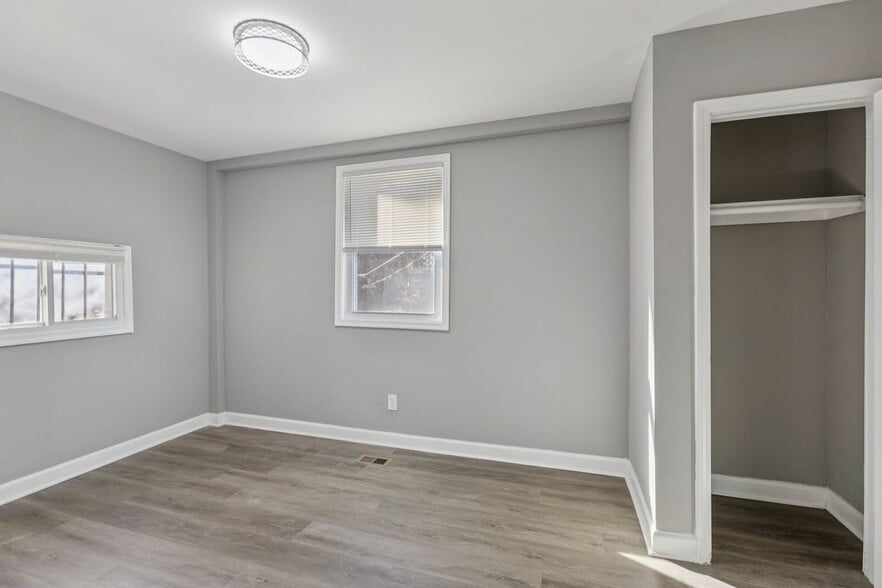 Building Photo - 405 34th St SE