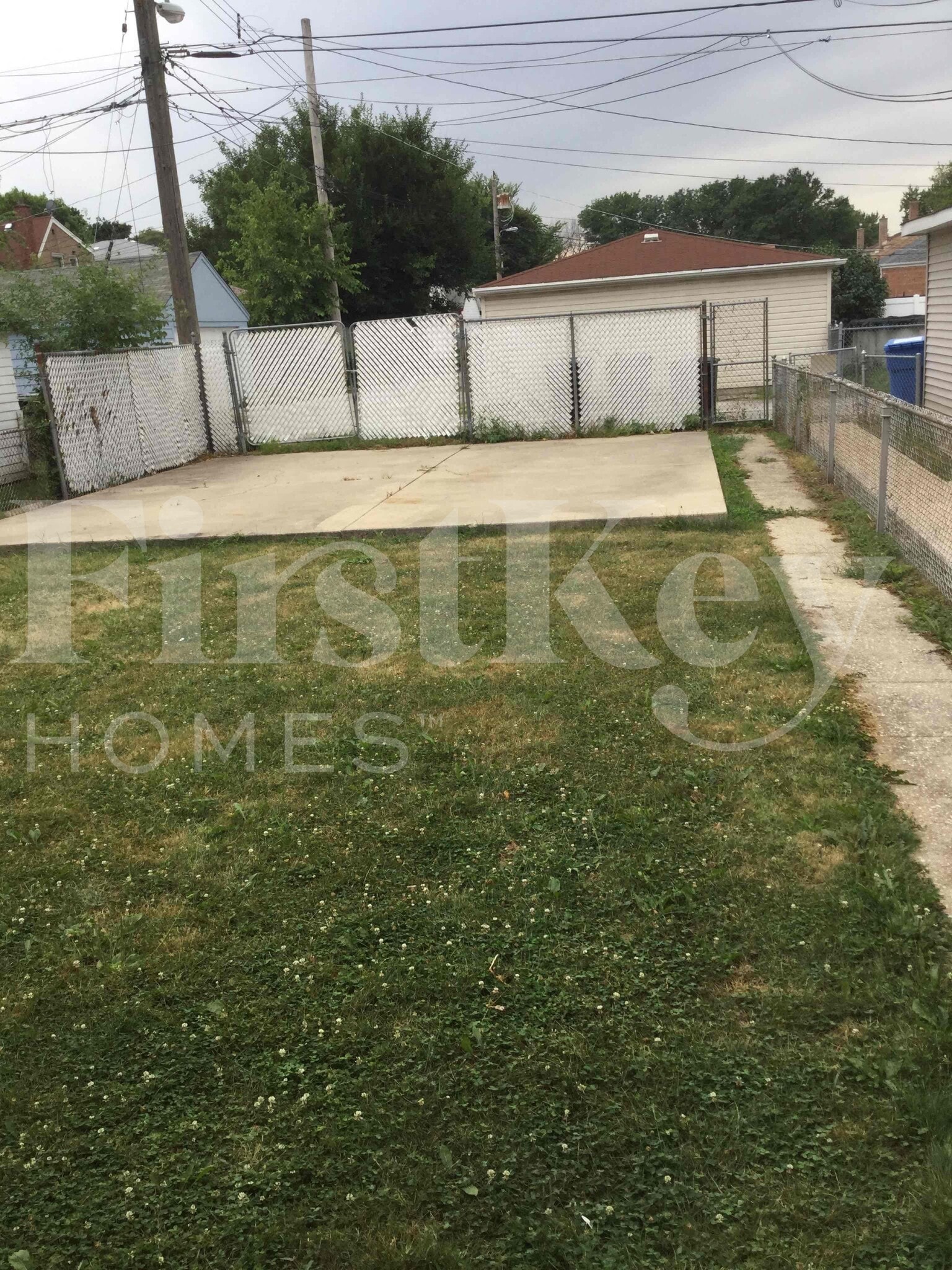 Building Photo - 8044 S Maplewood Ave