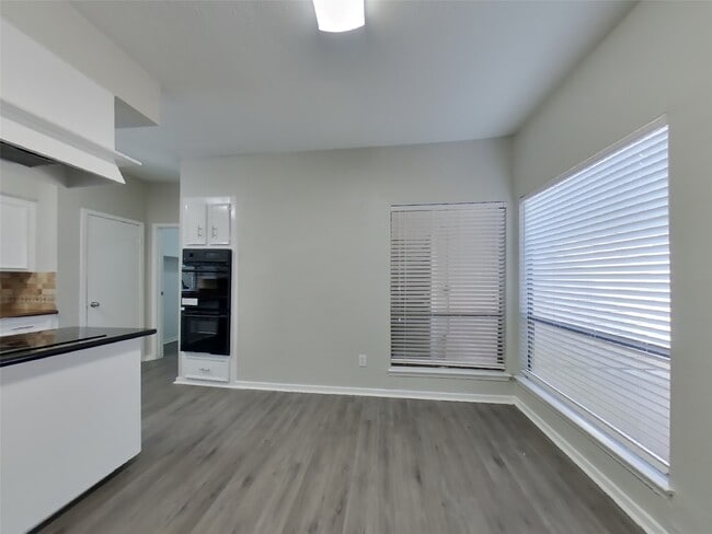 Building Photo - 535 Shady Brook Dr