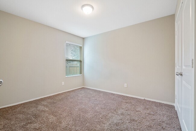 Building Photo - 967 Oak Terrace Dr