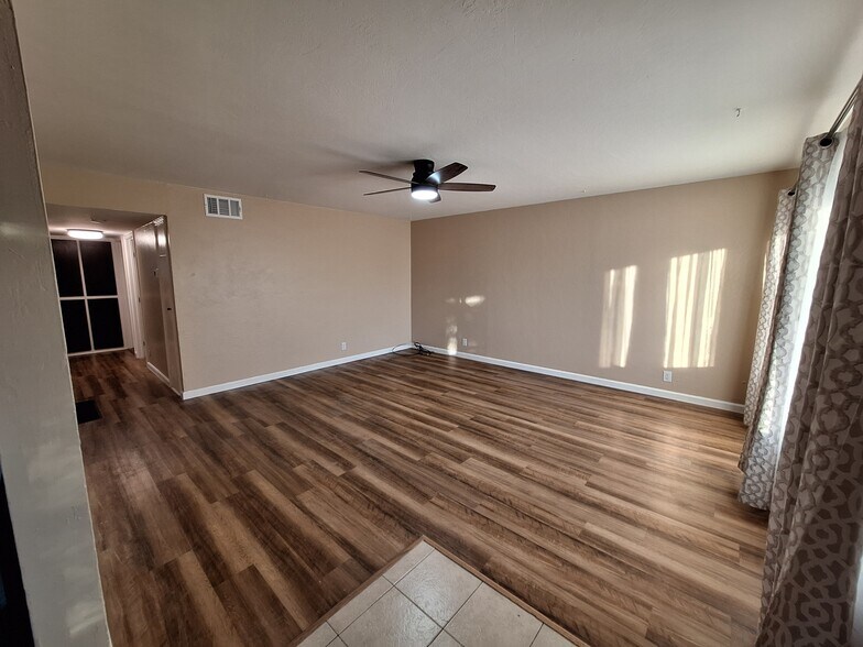 Living Room - 1410 E St