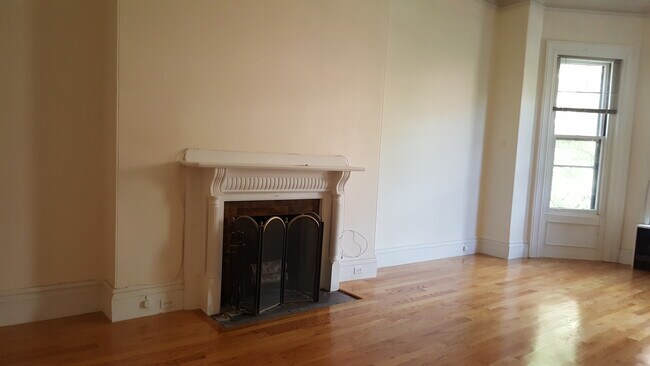 Building Photo - 148 Marlborough St