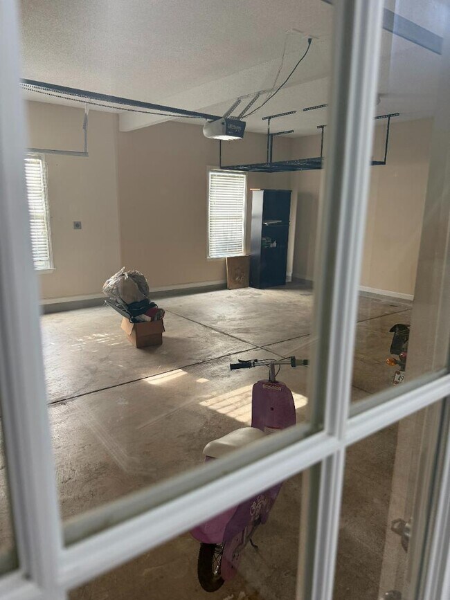 Building Photo - 10521 Red Stone Dr