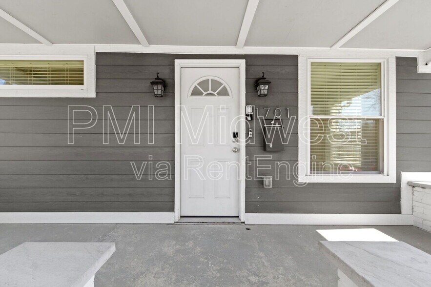 Building Photo - 1701 Barth Ave