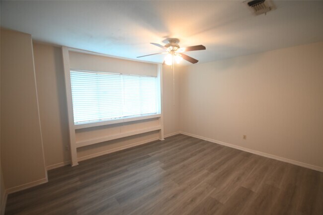 Building Photo - 8340 La Roche Ln