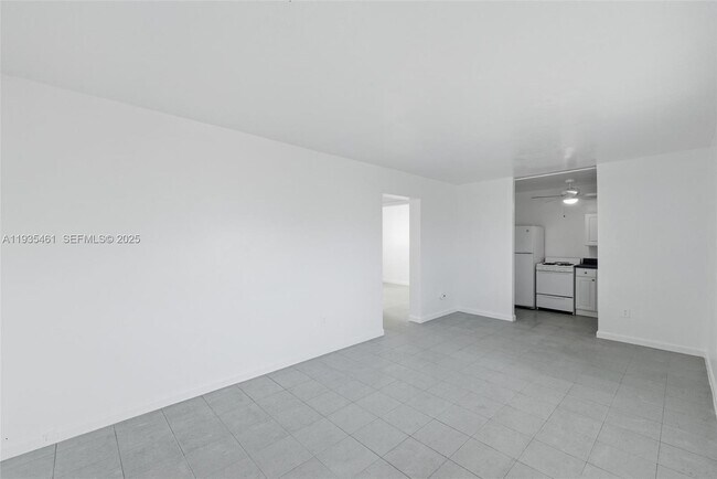 Building Photo - 126 SW 18th Ave