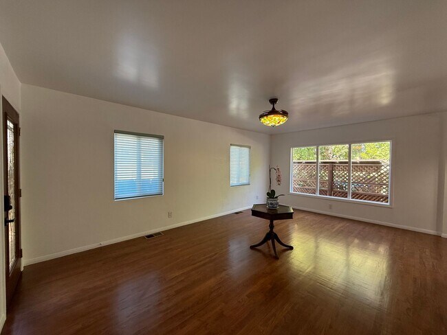 Building Photo - 507 Pullman St