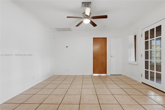 Building Photo - 4512 SW 27th Terrace