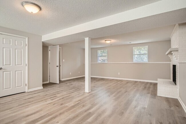 Building Photo - 5934 Sunrise Ct