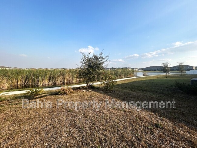 Building Photo - 582 Royal Empress Dr