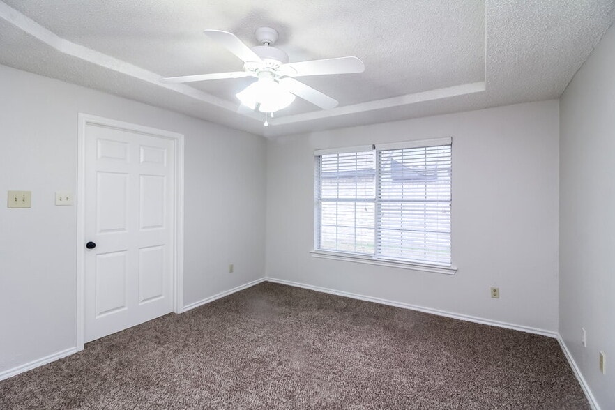 Building Photo - 1205 Hall Rd