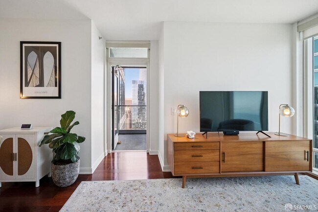 Building Photo - 425 1st St