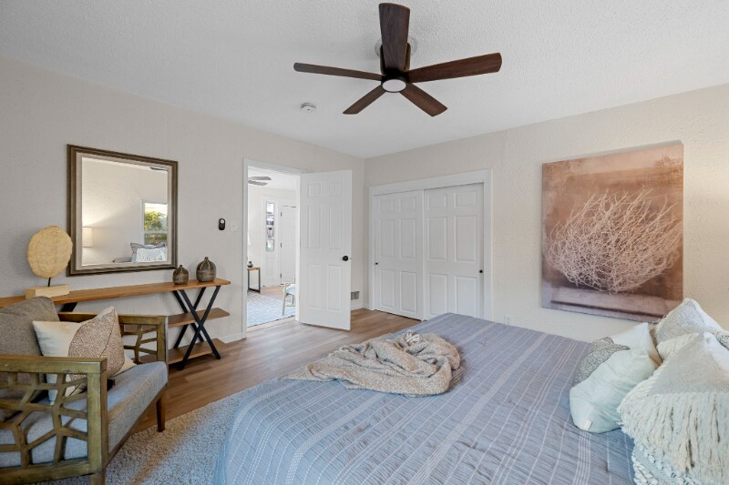 Building Photo - 135 E Loretta Ave