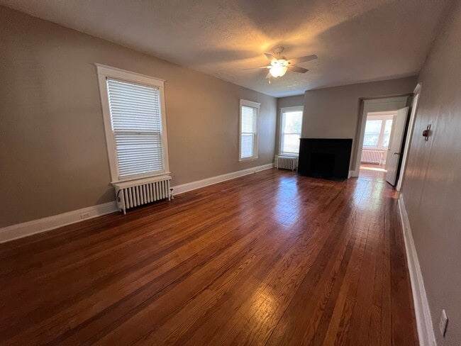 Building Photo - 641 Parkwood St NE