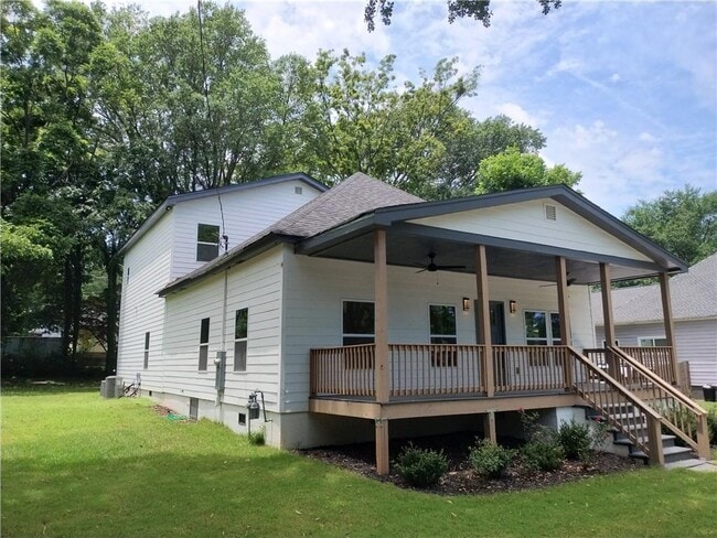 Building Photo - 3279 Elm St