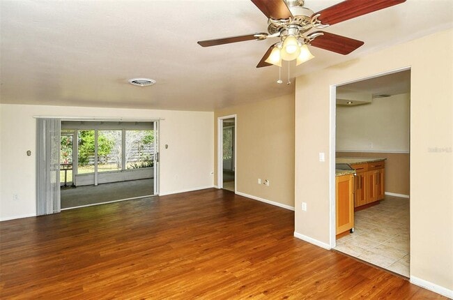 Building Photo - 3137 Lockwood Terrace