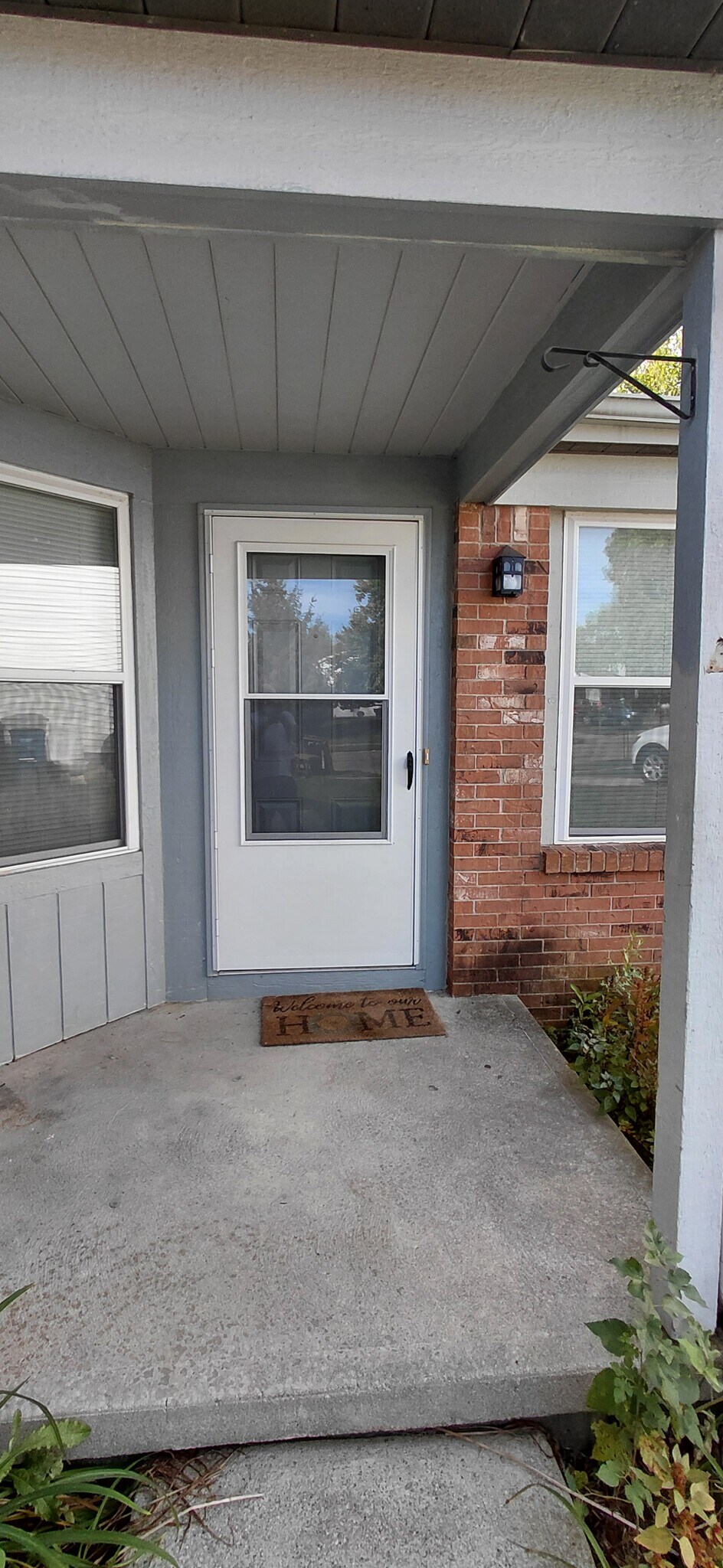 Building Photo - 2585-2587 Four Seasons Dr