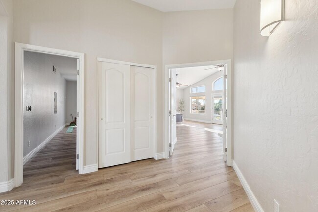 Primary Photo - 1321 W Shellfish Dr