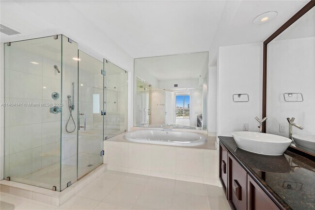 Building Photo - 450 Alton Rd