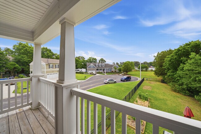 Building Photo - 431 Shorewood Pl