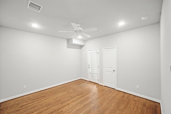 Building Photo - 611 W 24th St