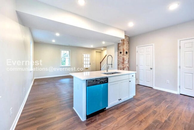 Building Photo - 115 Pine St