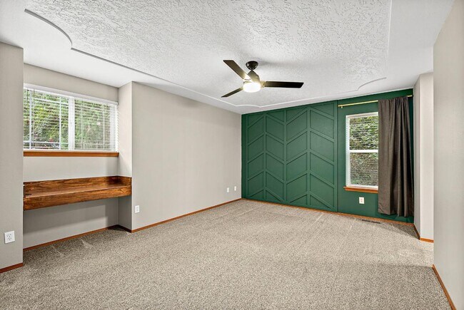 Building Photo - Spacious 3-Bed Home w/ AC, RV Parking & Hu...