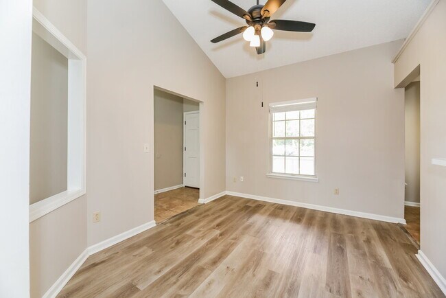 Building Photo - 2115 Center Way