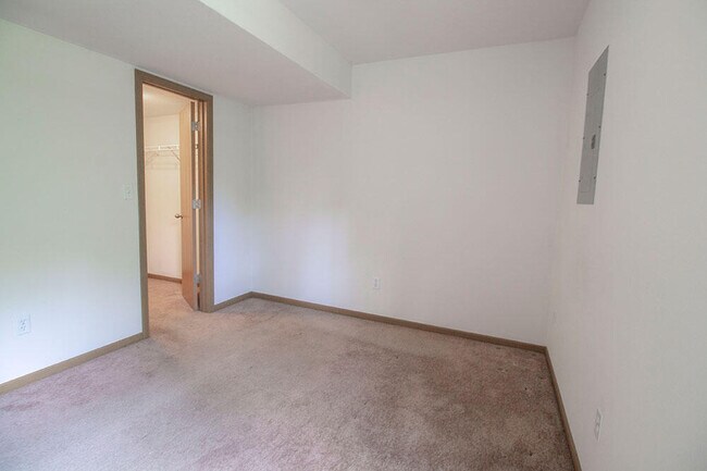 Building Photo - 2119 N Ballenger Ln