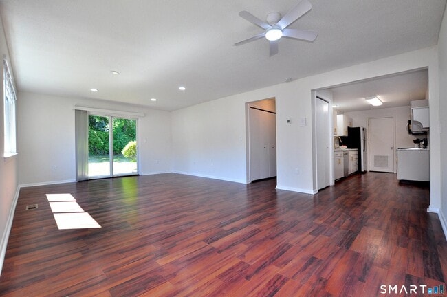 Building Photo - 51 Hilltop Dr