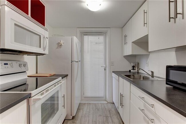 Building Photo - 1461 S Ocean Blvd