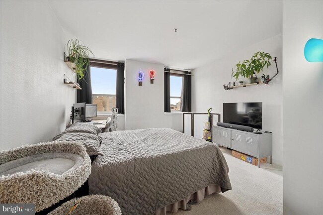 Building Photo - 1100 Vine St