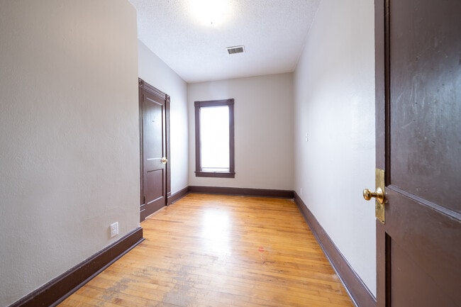 Building Photo - 1084 Sims Ave
