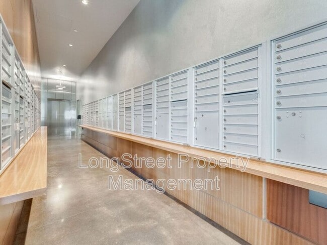 Building Photo - 1926 W Burnside St