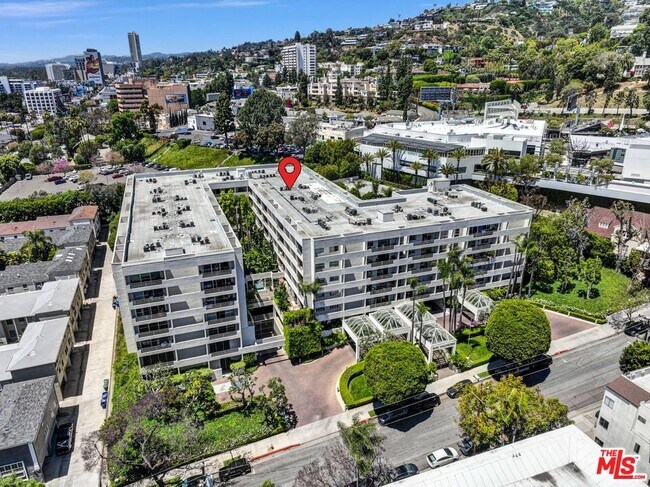 Building Photo - 1131 Alta Loma Rd