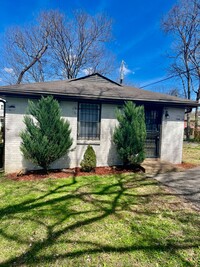 Building Photo - 1208 Chester Ave