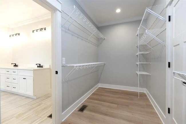 Building Photo - 633 Village Way