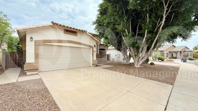 Primary Photo - 920 W Breckenridge Ave