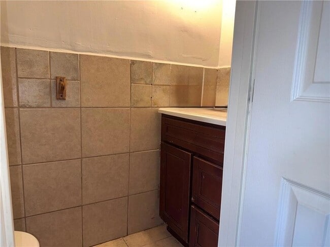 Building Photo - 7021 Yorktown Dr