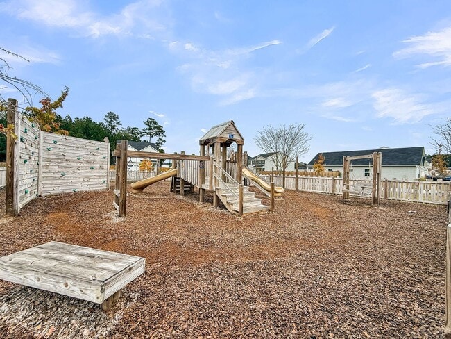 Building Photo - Quiet Comfort Near Cane Bay